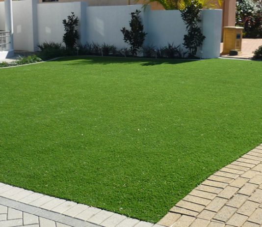 A Step-by-Step Guide on Installing Fake Grass on Hard Surfaces