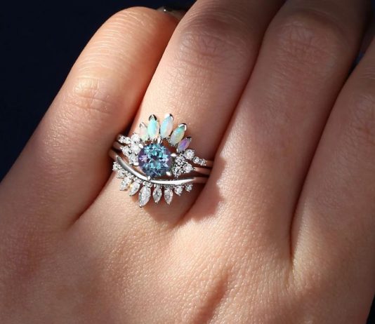 Which Alexandrite Engagement Ring Designs Are Available at Starlandus?